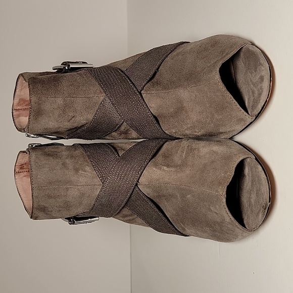 Vince Camuto Pamari Peep Toe Wedge Booties Gray Leather Ankle Boots Size 10 - Picture 3 of 16